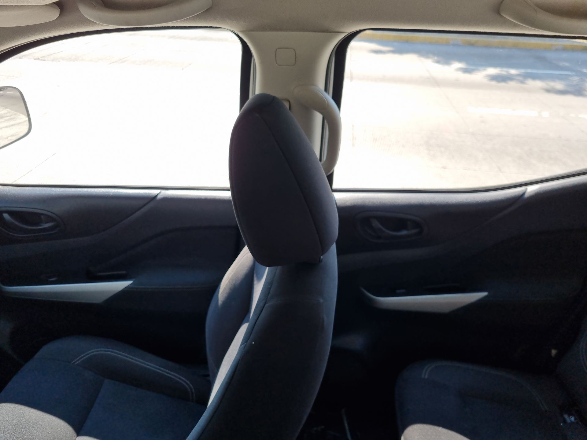 2020 Nissan NP300 Doble Cabina 2.5 SE Paq Seguridad Mt