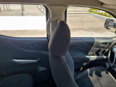 2020 Nissan NP300 Doble Cabina 2.5 SE Paq Seguridad Mt