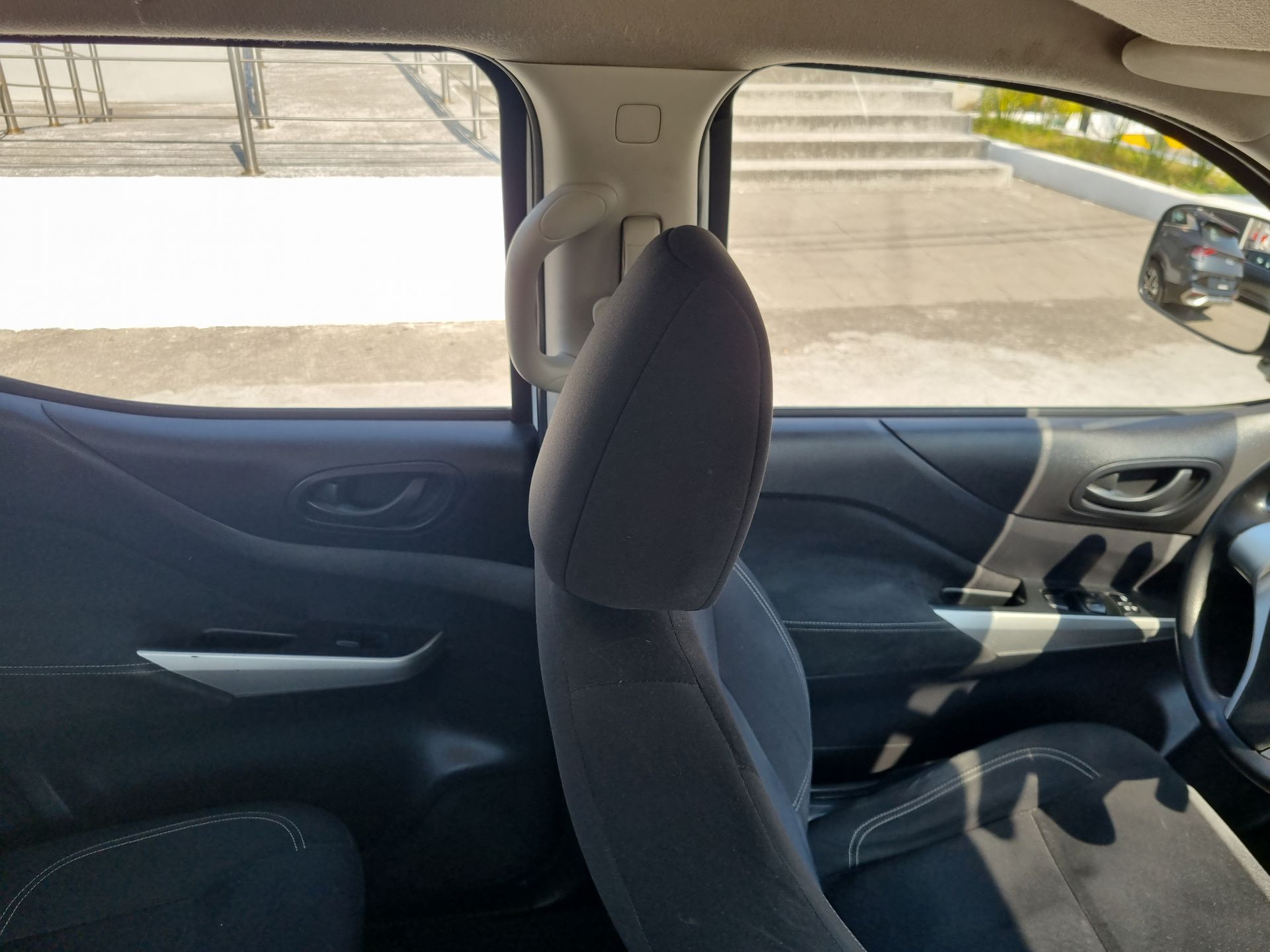 2020 Nissan NP300 Doble Cabina 2.5 SE Paq Seguridad Mt