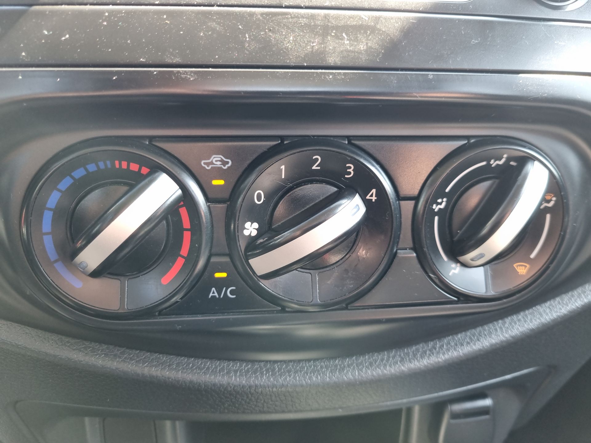 2020 Nissan NP300 Doble Cabina 2.5 SE Paq Seguridad Mt