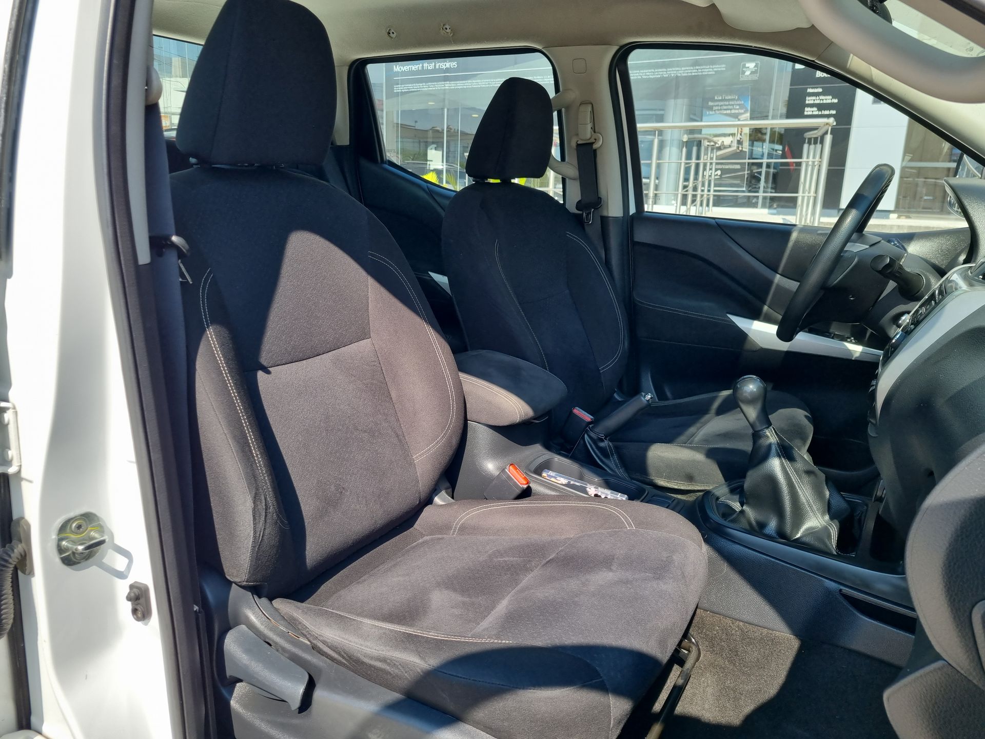 2020 Nissan NP300 Doble Cabina 2.5 SE Paq Seguridad Mt